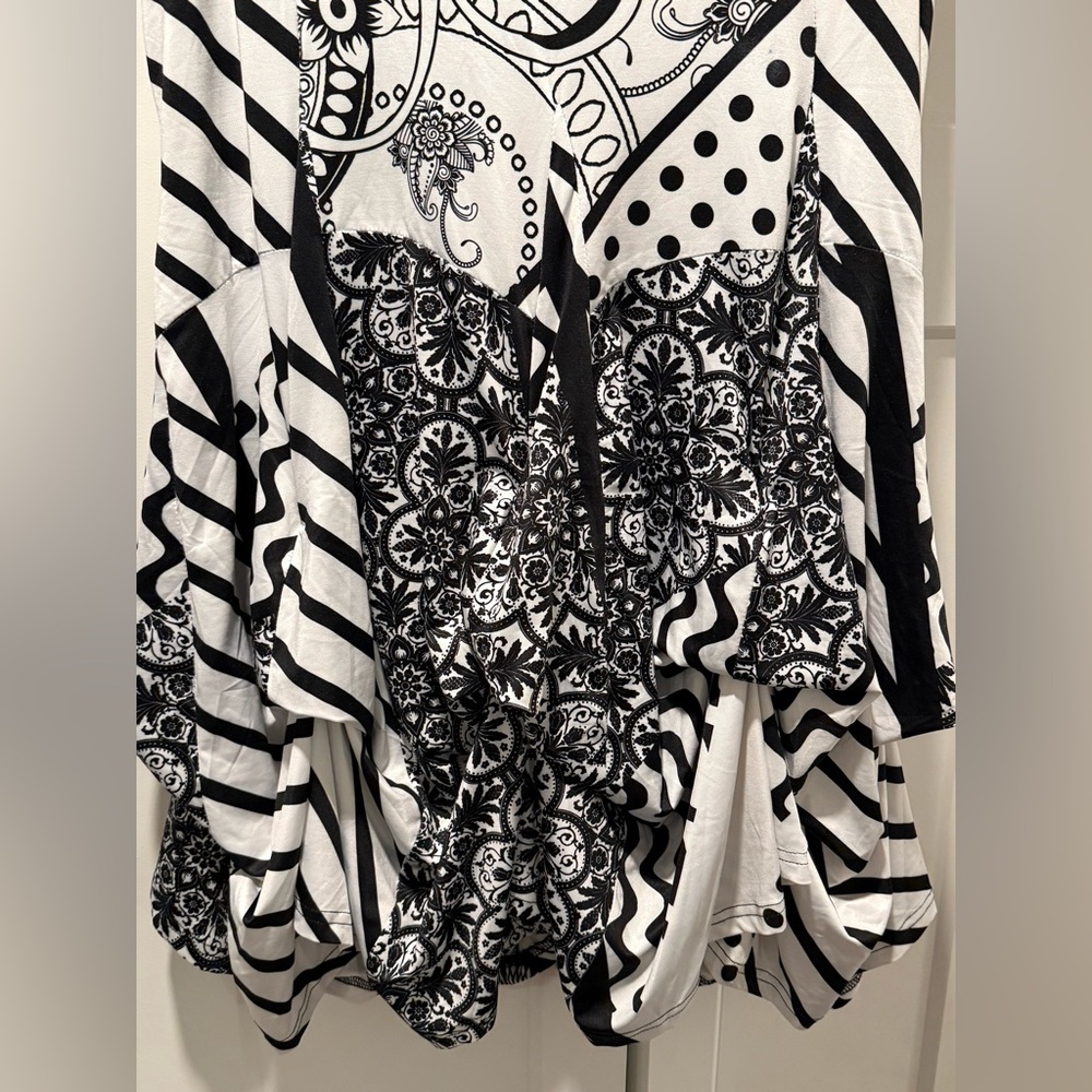 Black and White Patterned Dress - Picture 3 of 4